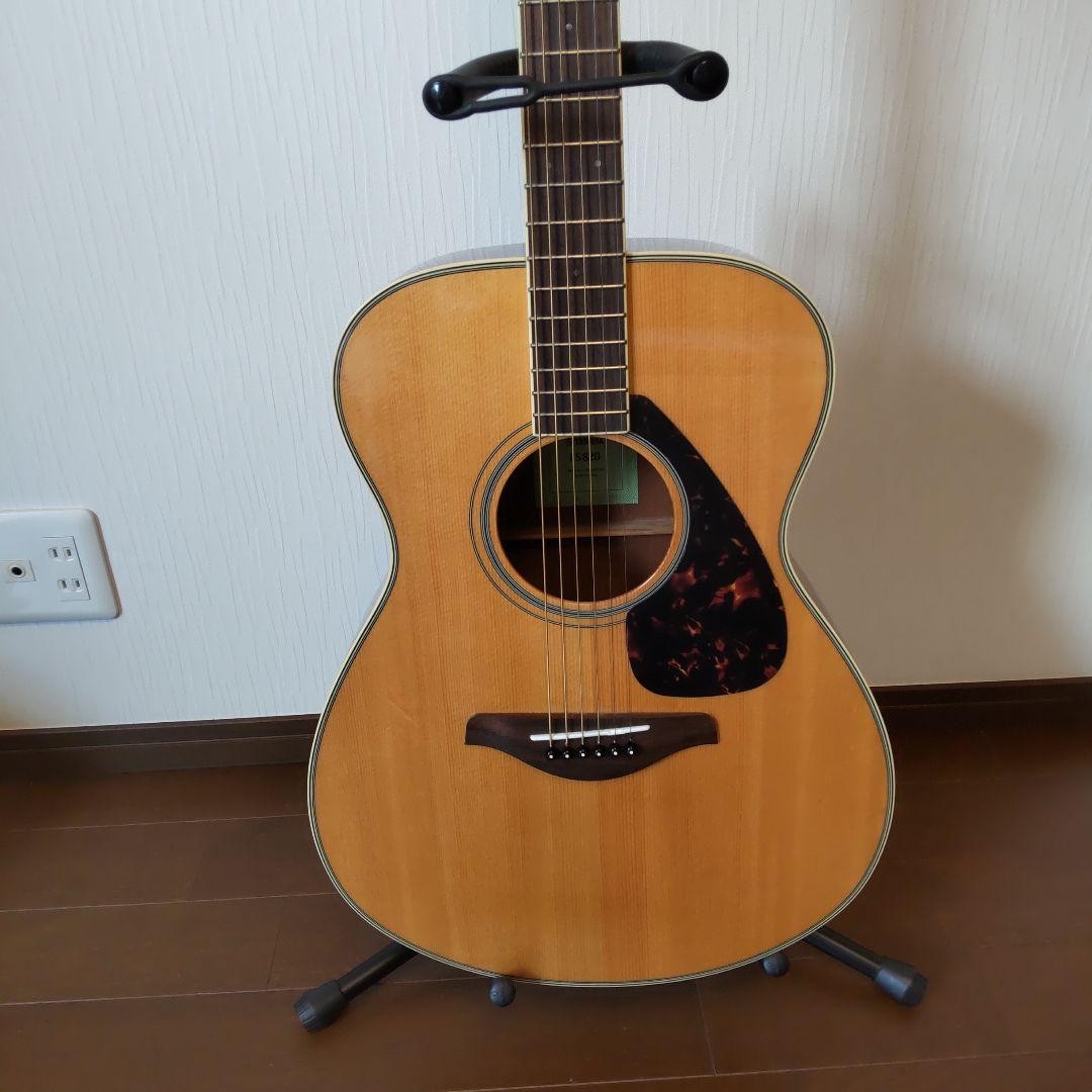Acoustic guitar FS 820 with stand