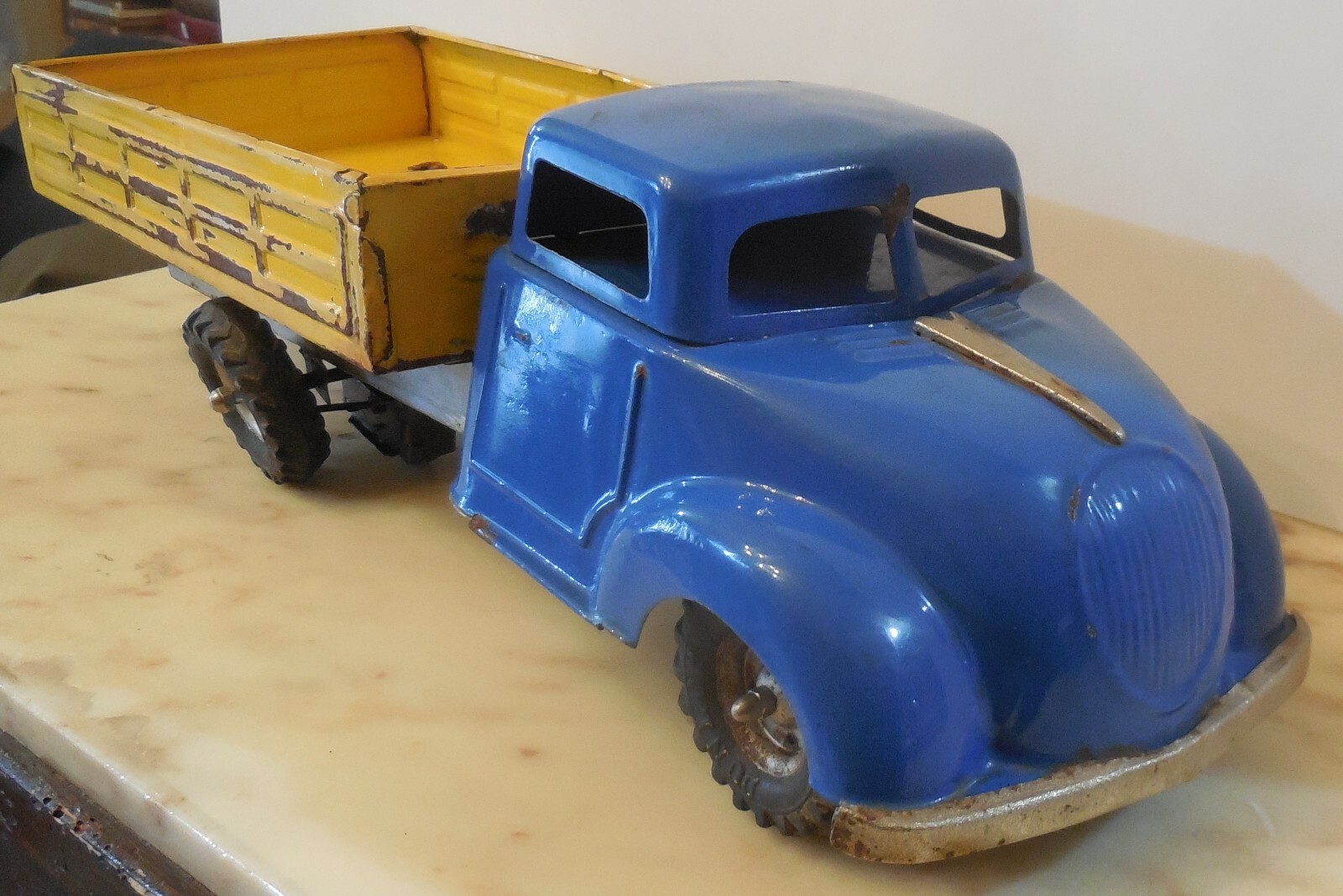 VINTAGE LARGE TIN TOY TRUCK DUNLOP 1950s