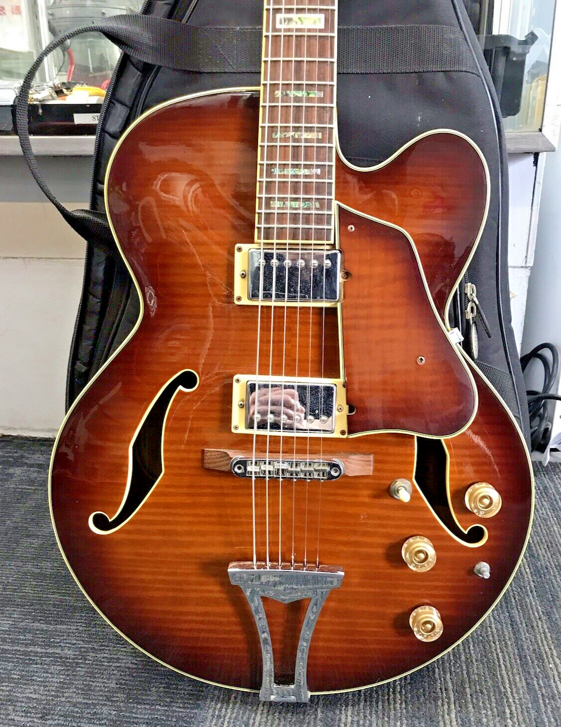 IBANEZ ARTCORE AF85 VLS-12-01  2006 Whit/Case