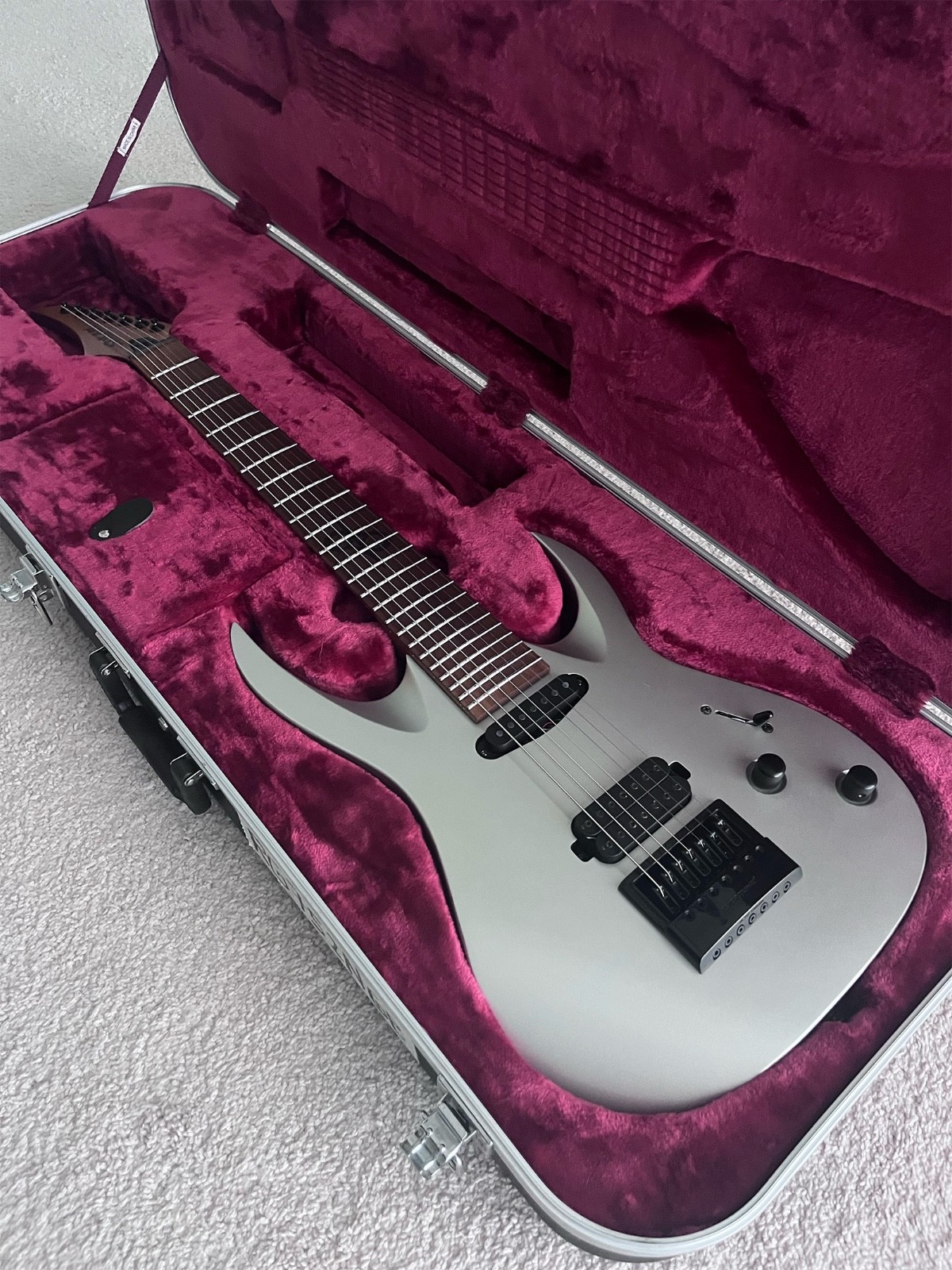Solar AB1.7S Guitar – 7 String – Evertune + Seymour Duncan Alpha Omega w/Case