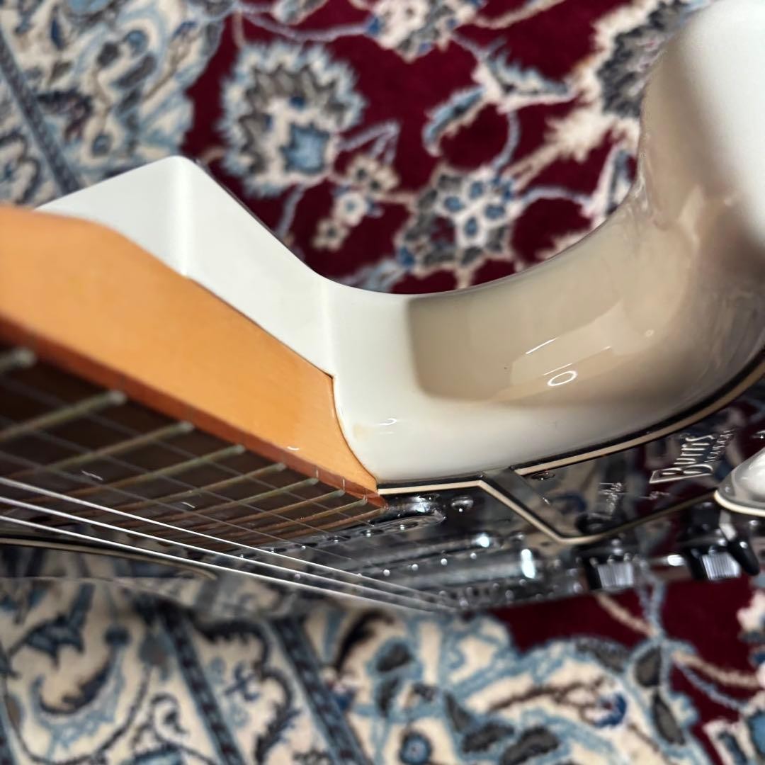 Burns London / Cobra Dx White Guitar