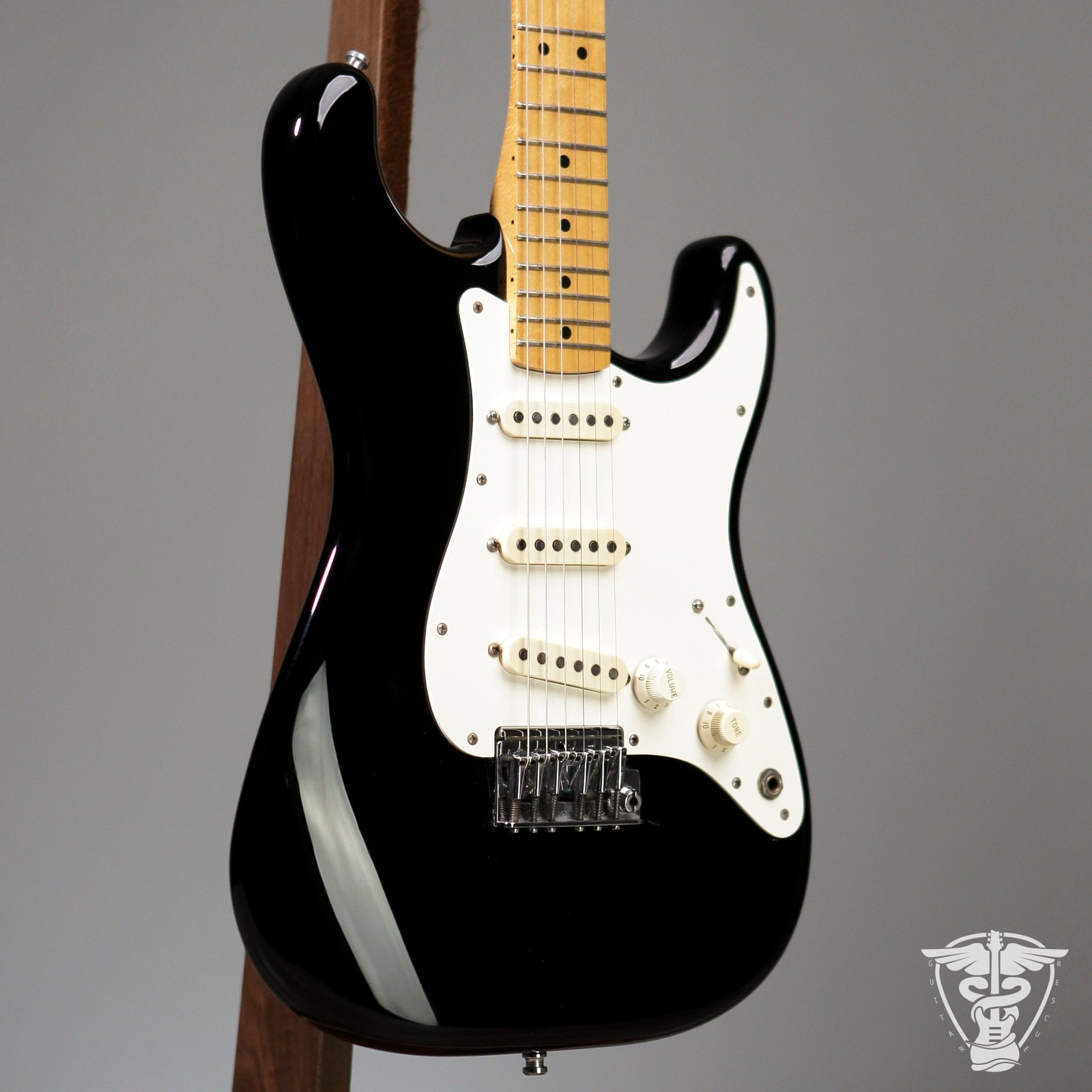 1983-1984 Fender Standard Stratocaster (2-Knob) – 7.68 LBS