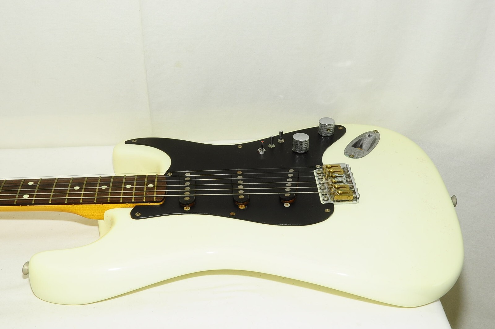 Fernandes the Revival Custom body 1980’s Electric Guitar hard case Ref. No 5354
