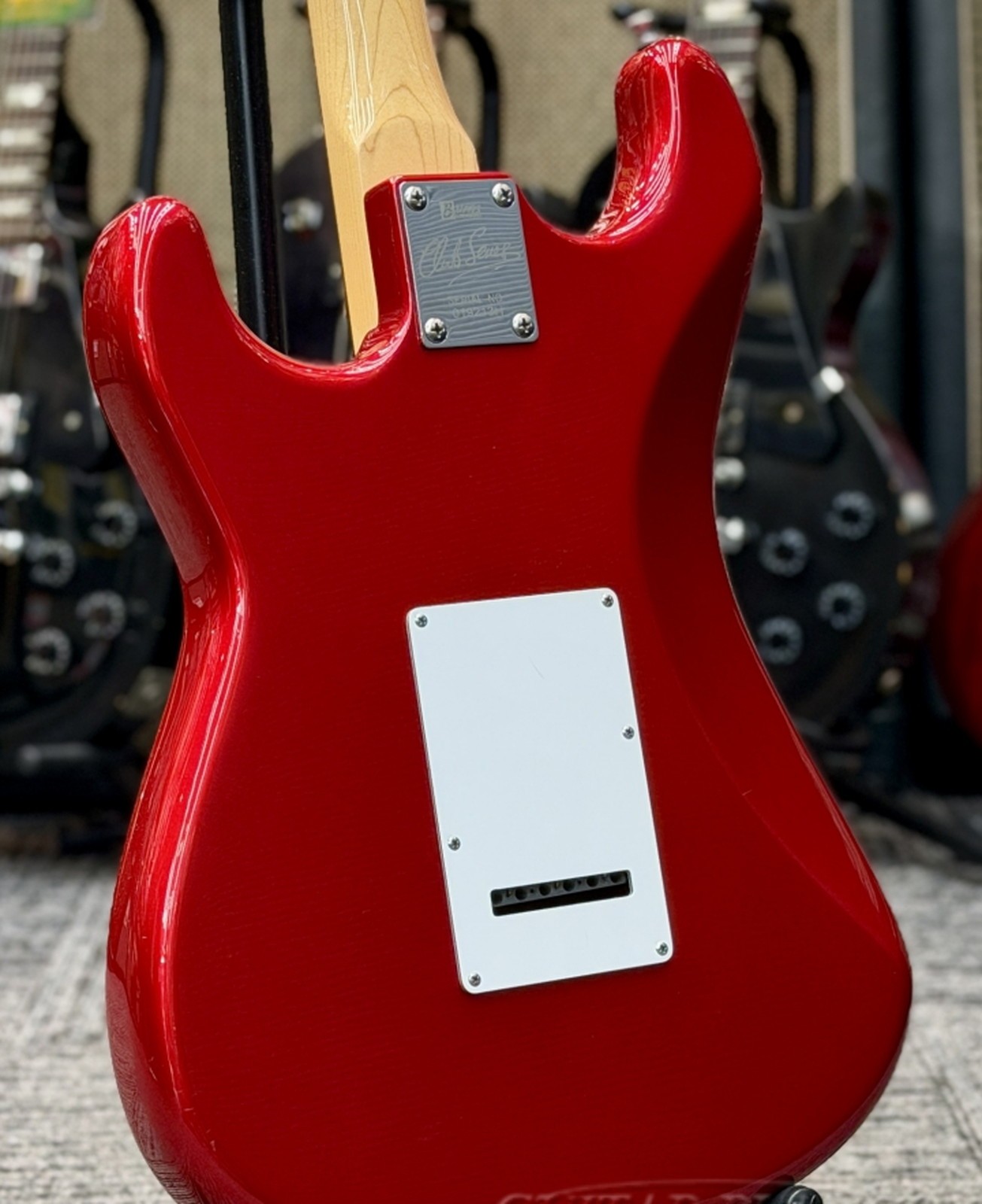 Burns Cobra DX 2013 Used Basswood body Rosewood Candy Apple Red w/Gig case
