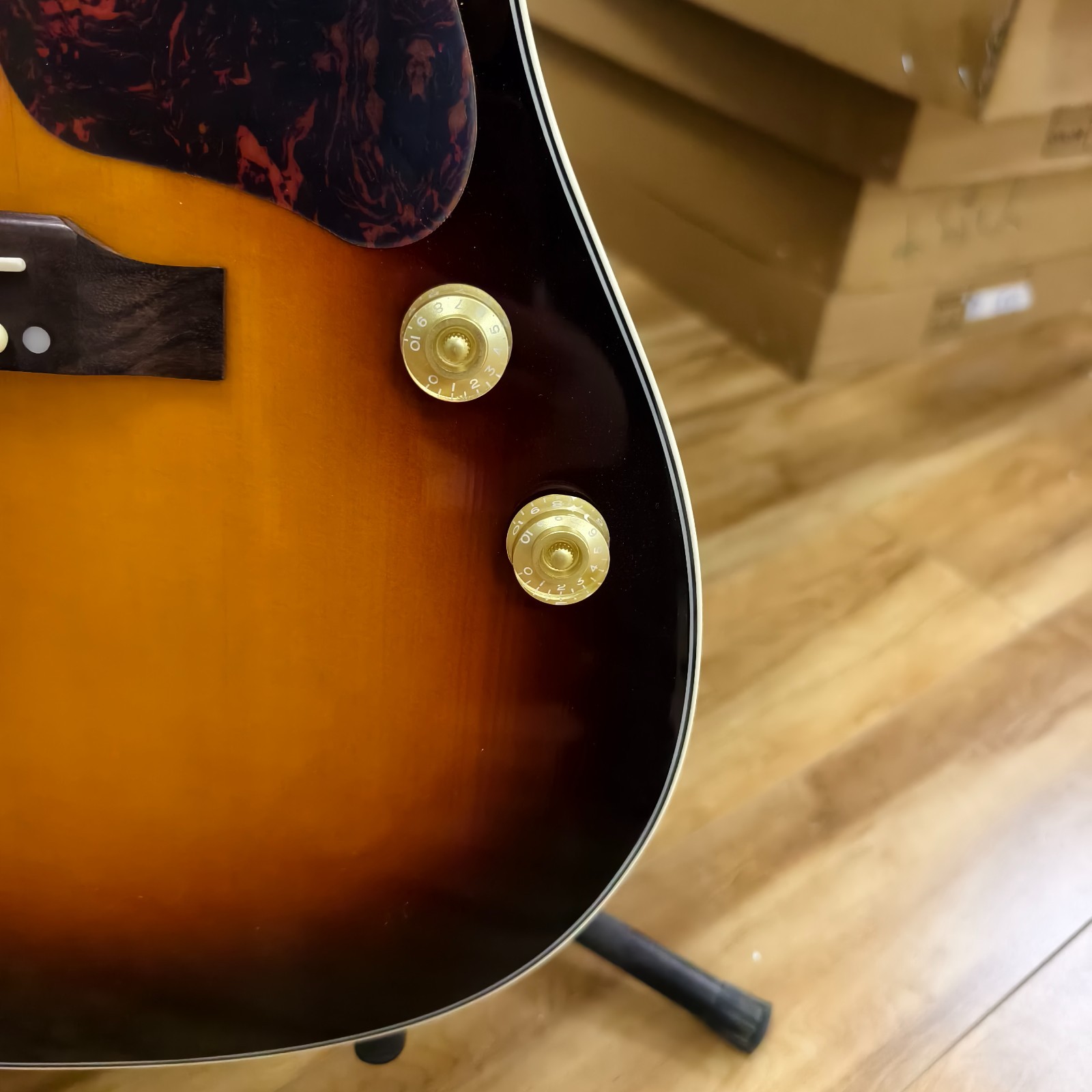 Ship US J-160E Original Acoustic-Electric Guitar – Vintage Sunburst Jumbo Body