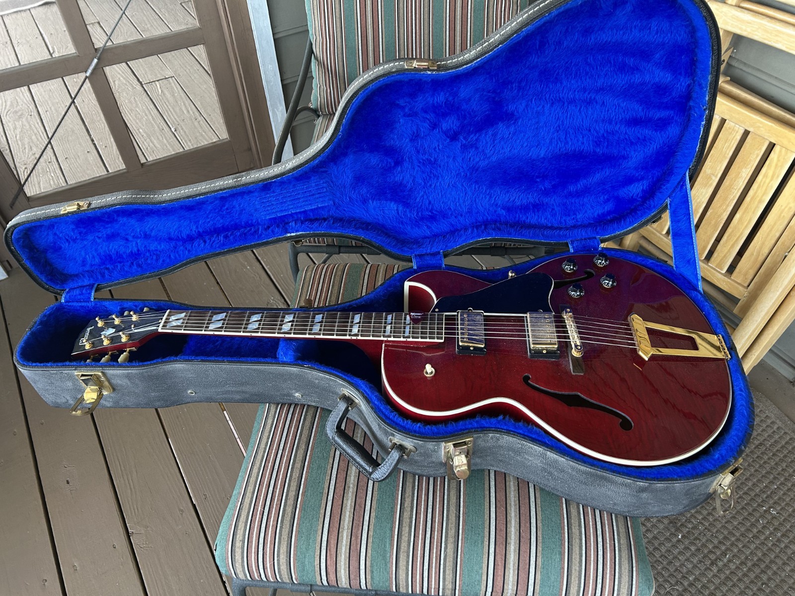 Gibson ES-175 Wine Red Hollow Body Gold Hardware Electric Guitar w/ Case