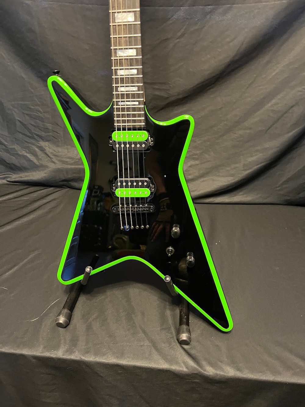 2025 Kiesel V220 Guitar Black W/Racing Green Bevels W/OHSC-MINT!