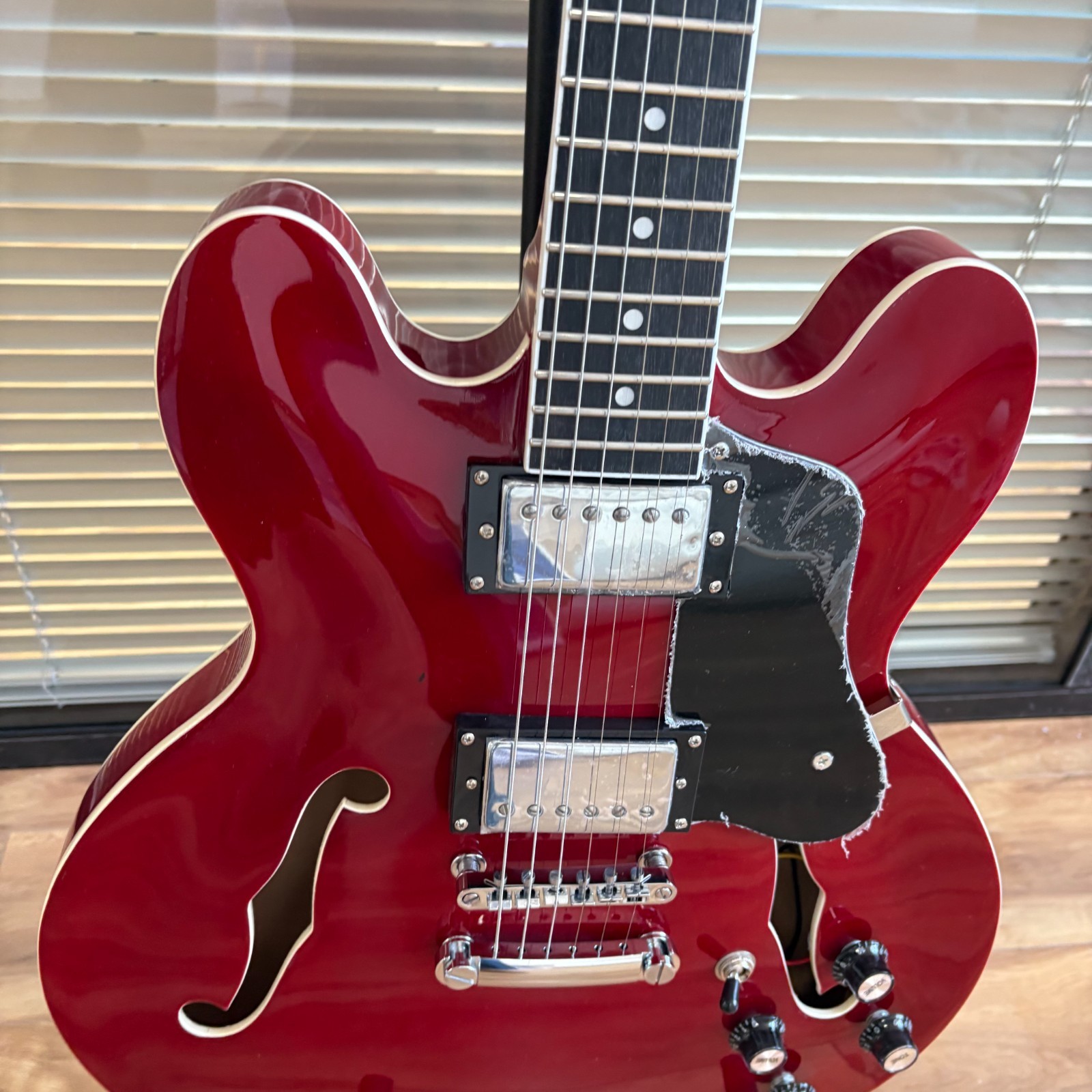 Semi-Hollow Red Electric Guitar Rosewood Fingerboard Fixed Bridge