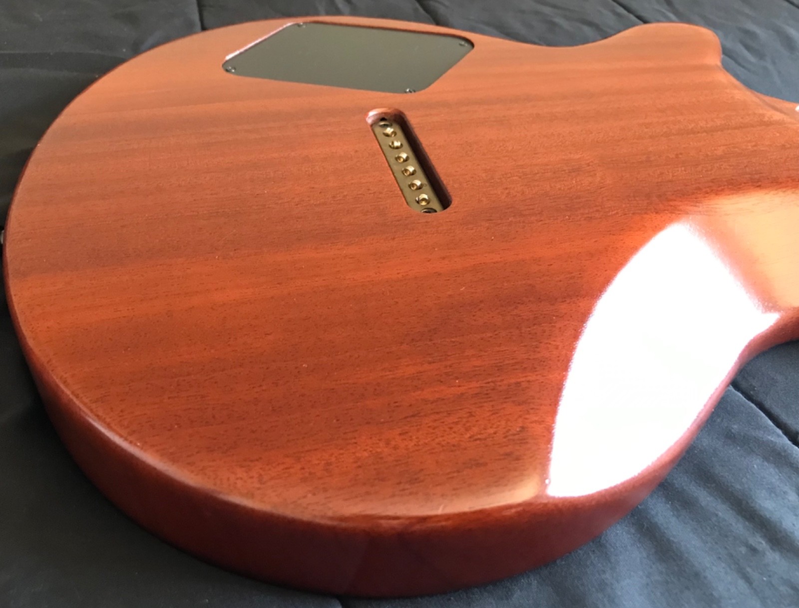 Godin Exit 22/ A6 Ultra – Solid Mahogany Rosewood Maple Neck