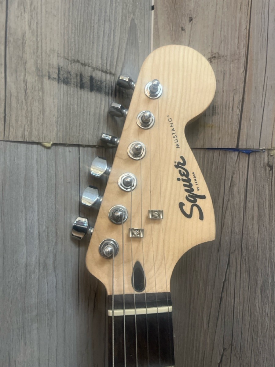 FENDER MUSTANG (PSN041617)