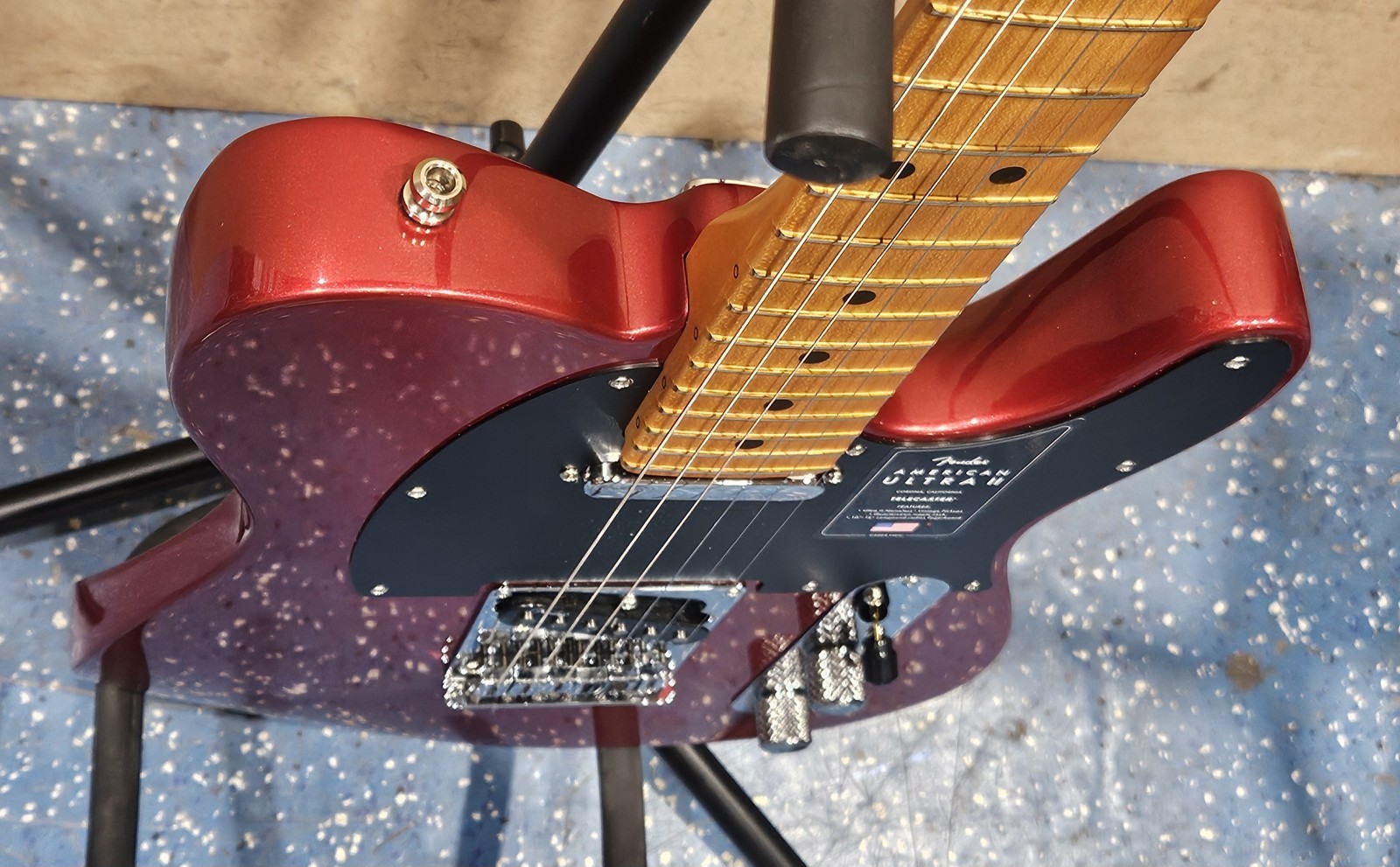 Fender American Ultra II Telecaster Maple – Sinister Red with Hard Case