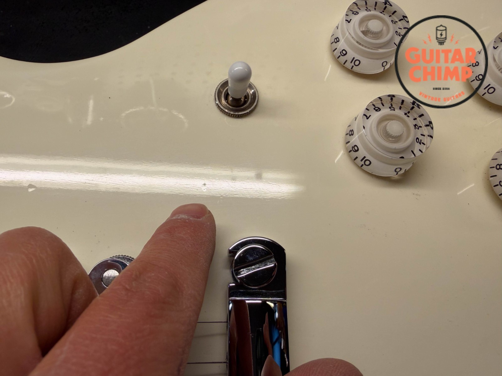 2013 Gibson SG Baritone Alpine White w/ OHSC 27″ Scale