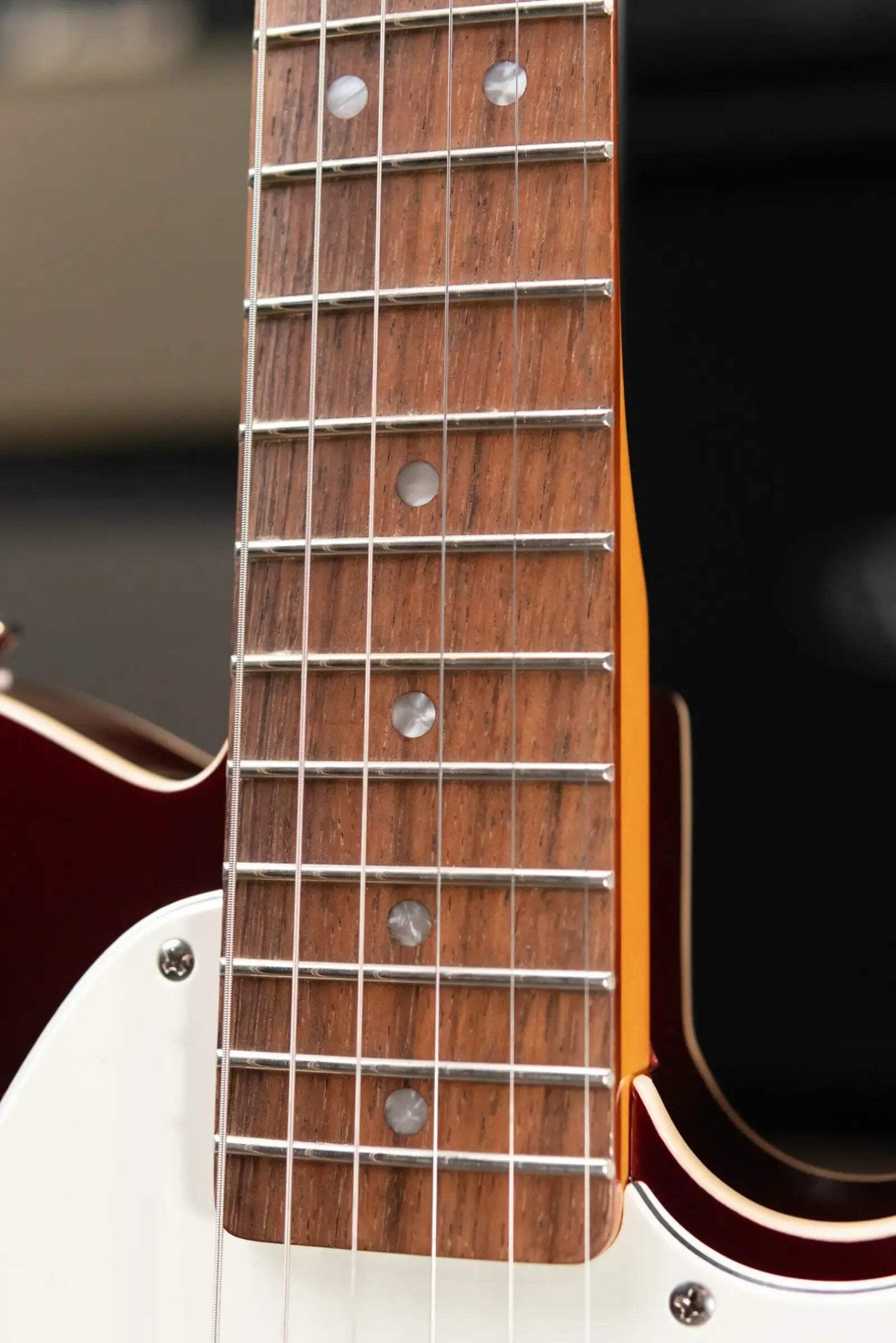 Squier Classic Vibe Custom Esquire Electric Guitar – Candy Apple Red