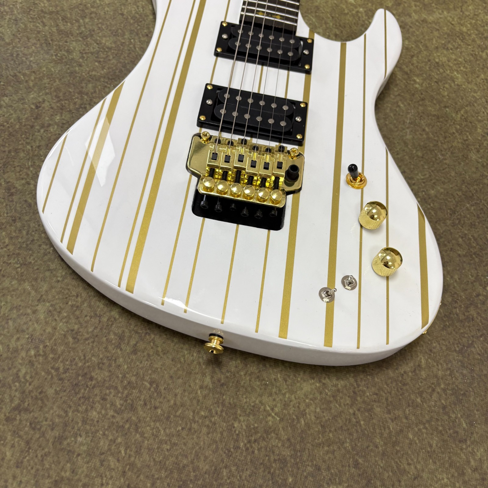 Custom Synyster Gates Electric Ｇuitar Rosewood Fingerboard With FR Bridge