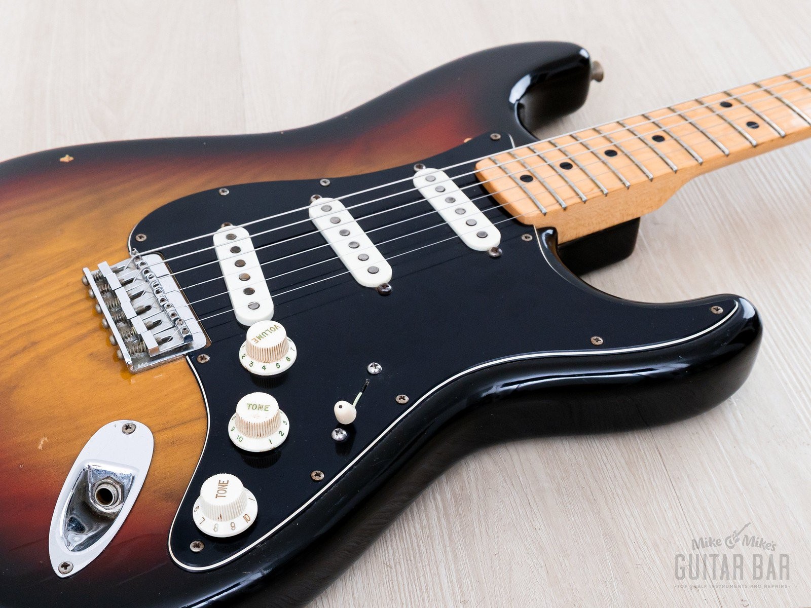 1976 Fender Stratocaster Hardtail Vintage Electric Guitar Sunburst w/ Case
