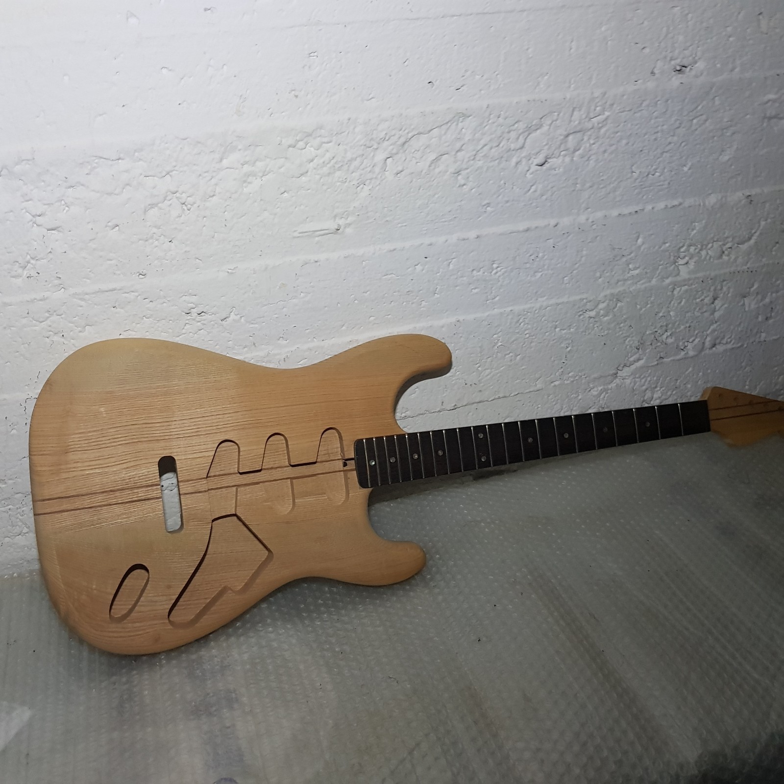 80’s NECK THROUGH SWAMP ASH BODY STR*T – made in GERMANY
