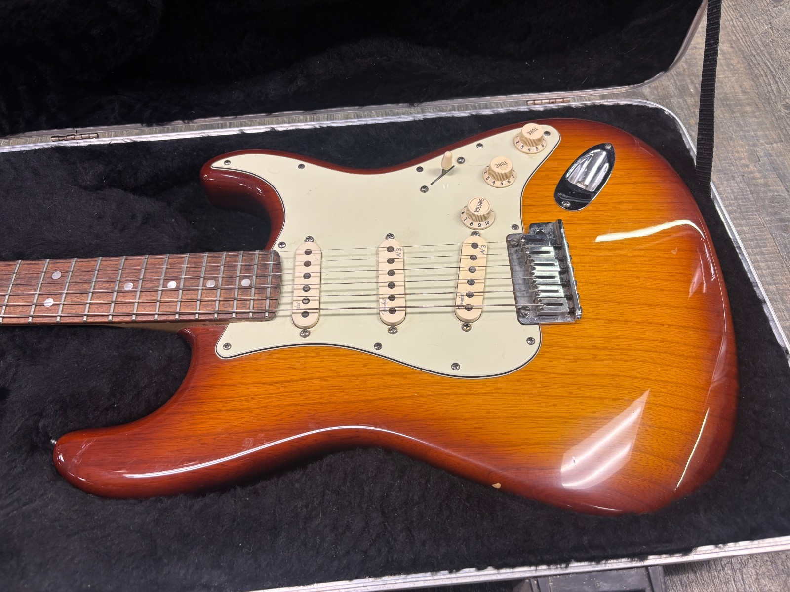 Fender 2012-13 USA Tobacco Burst American Deluxe Stratocaster guitar w/ case.