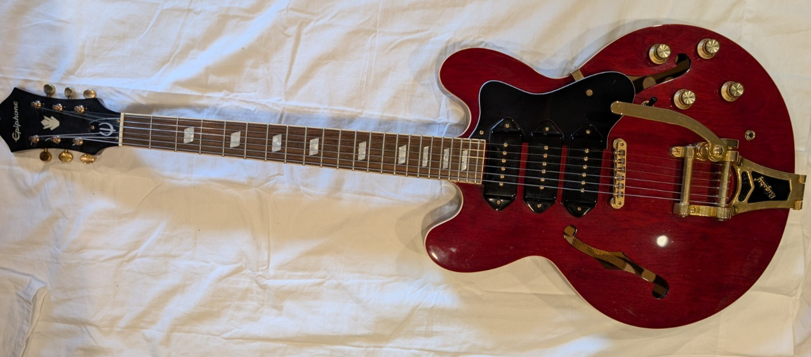 Epiphone Riviera P93 WR 6 String Rosewood Semi-Hollow Electric Guitar with Bag