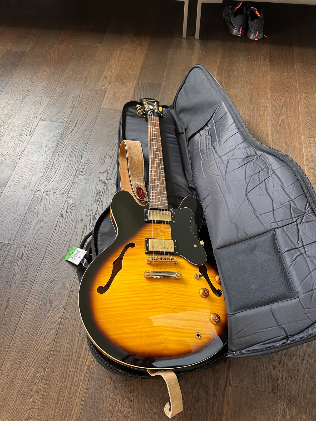 Epiphone Dot Semi‑Hollow (Sunburst, Gold Hardware) + Gator Soft Case