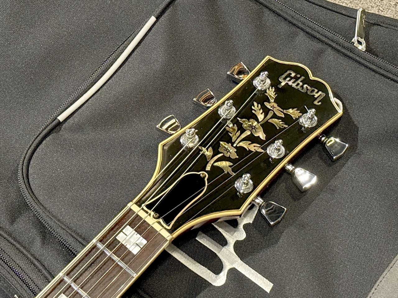 Gibson Howard Roberts Custom 1976 Safe delivery from Japan