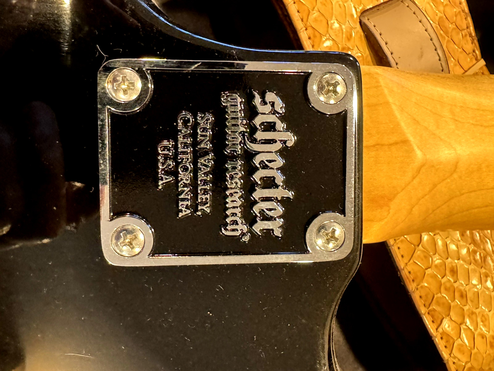 Schecter Guitar Research Hellcat VI Extended-Range Guitar 3-Tone Sunburst