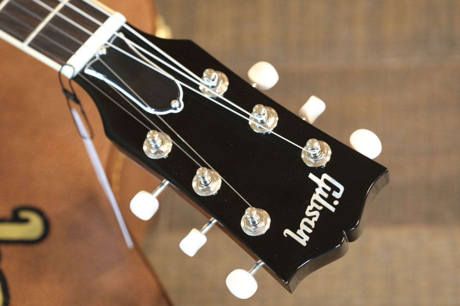 Unplayed! 2024 Gibson ES-330 Semi-Hollow Electric Guitar Vintage Sunburst + OHSC