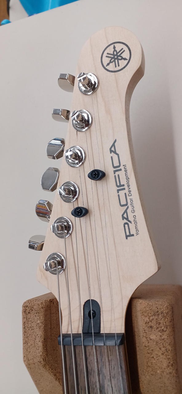 YAMAHA PAC311H Electric Guitar-07
