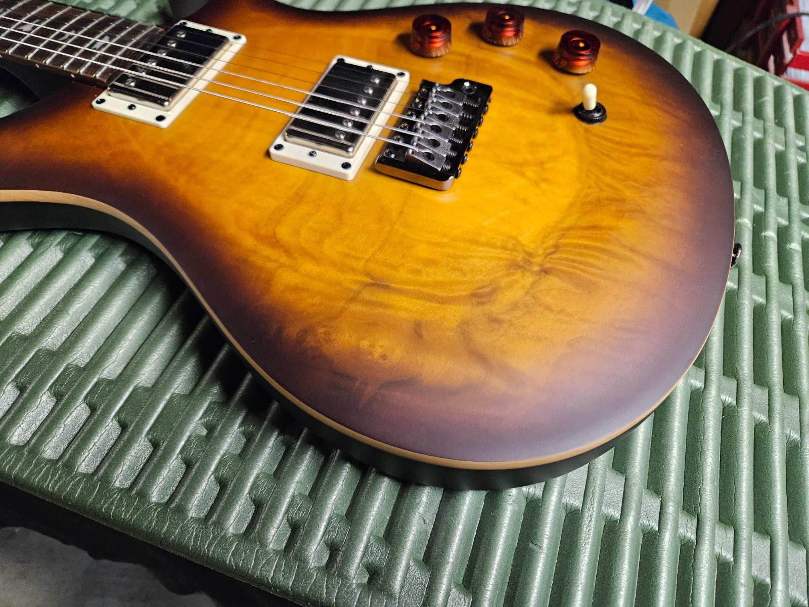 PRS SE “Exotic” DGT Laurel Burl Electric Guitar – McCarty Tobacco Burst