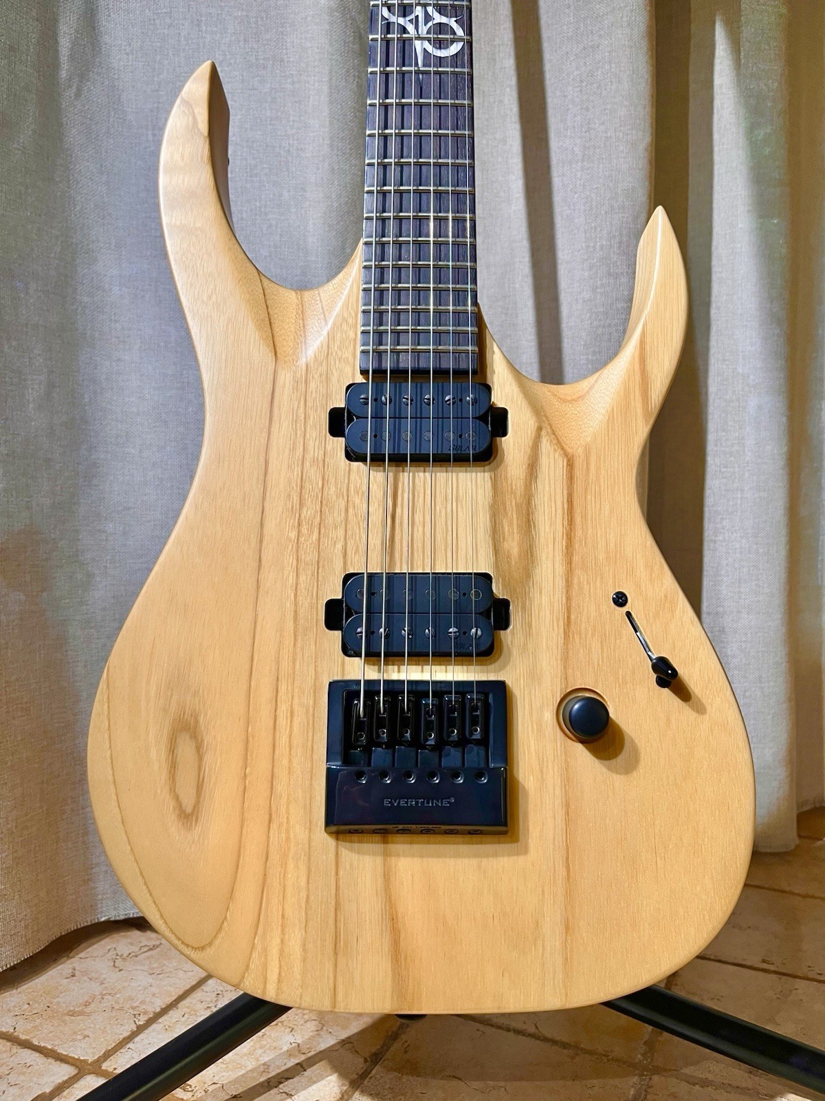 Solar AB2.6ET N – Natural Matte – Electric Guitar – Evertune – Hardshell Case
