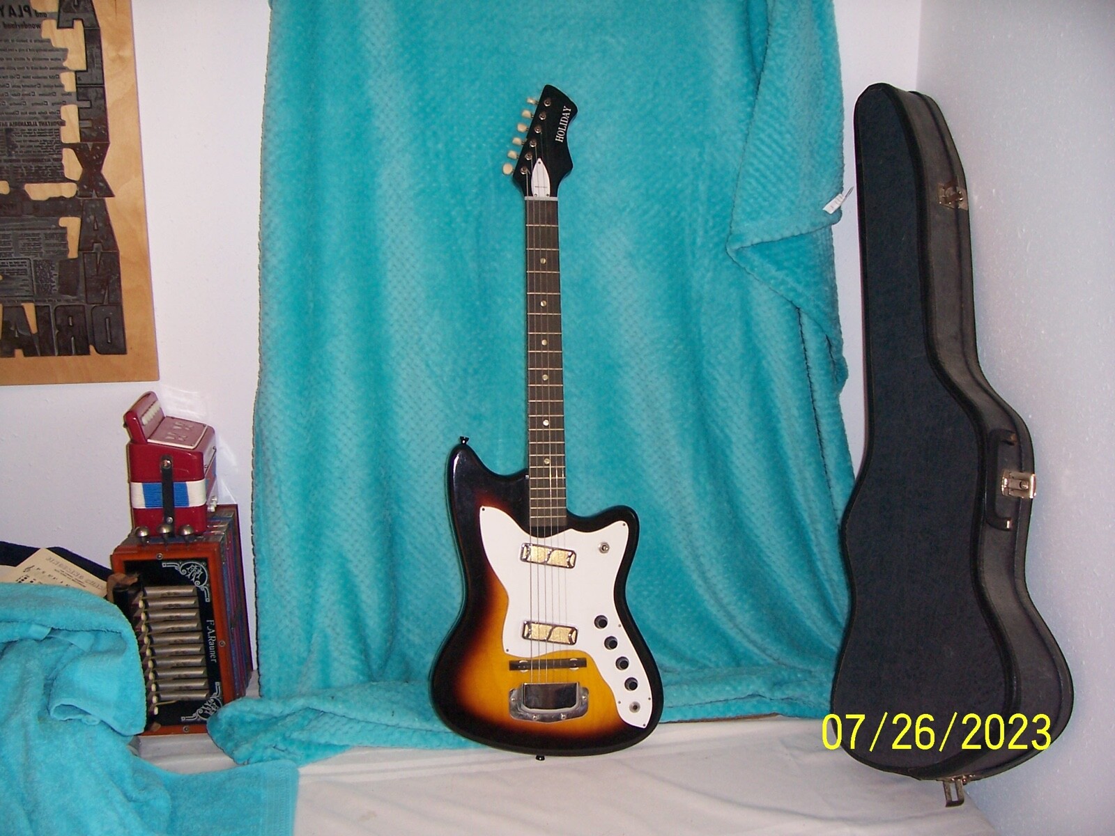 1965 Holiday Harmony Bobcat H15 Silhouette Sunburst De Armond PU’s VG Cond.