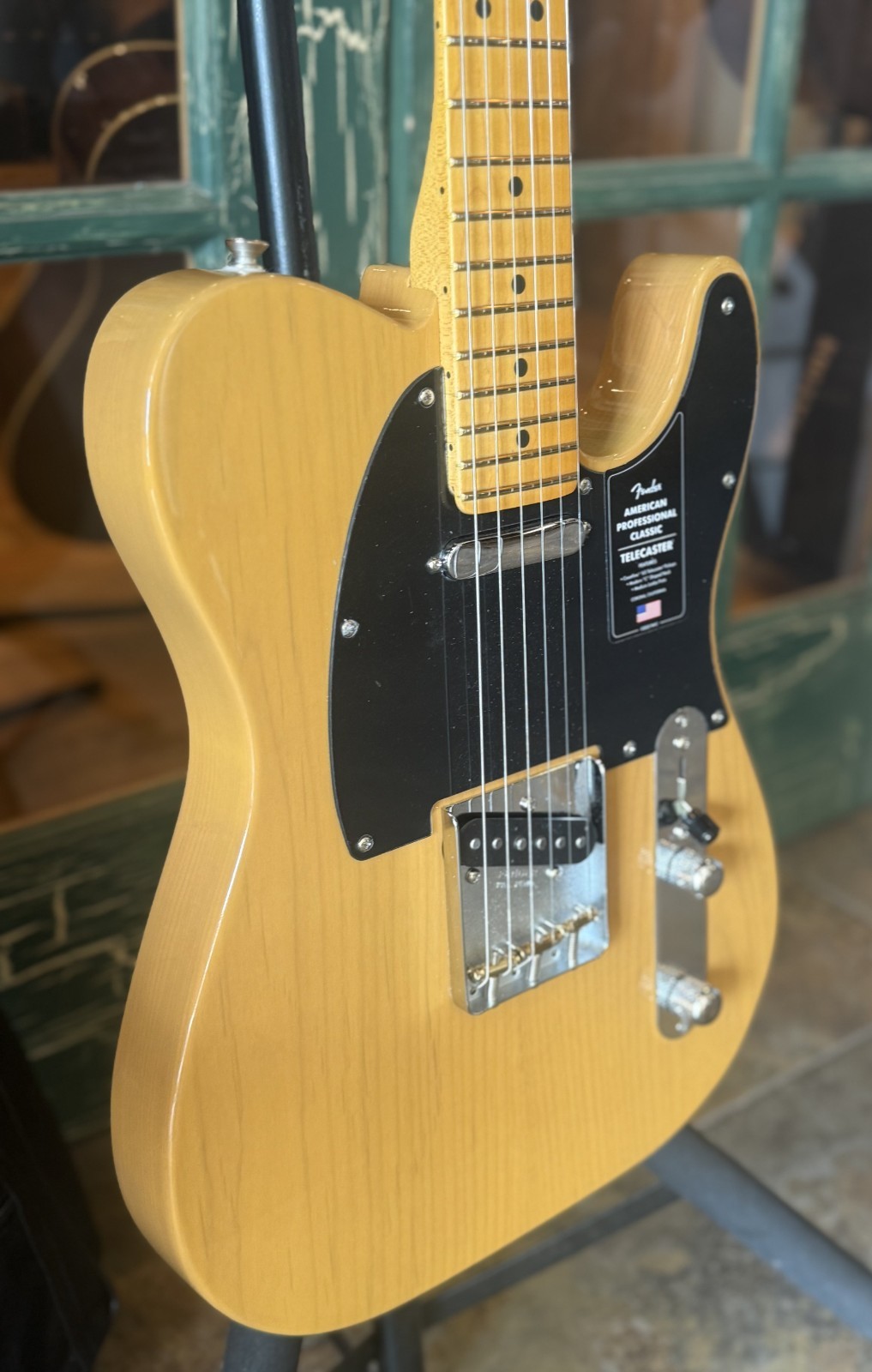 Fender American Pro Classic Telecaster Butterscotch Blonde With Premium Gig Bag