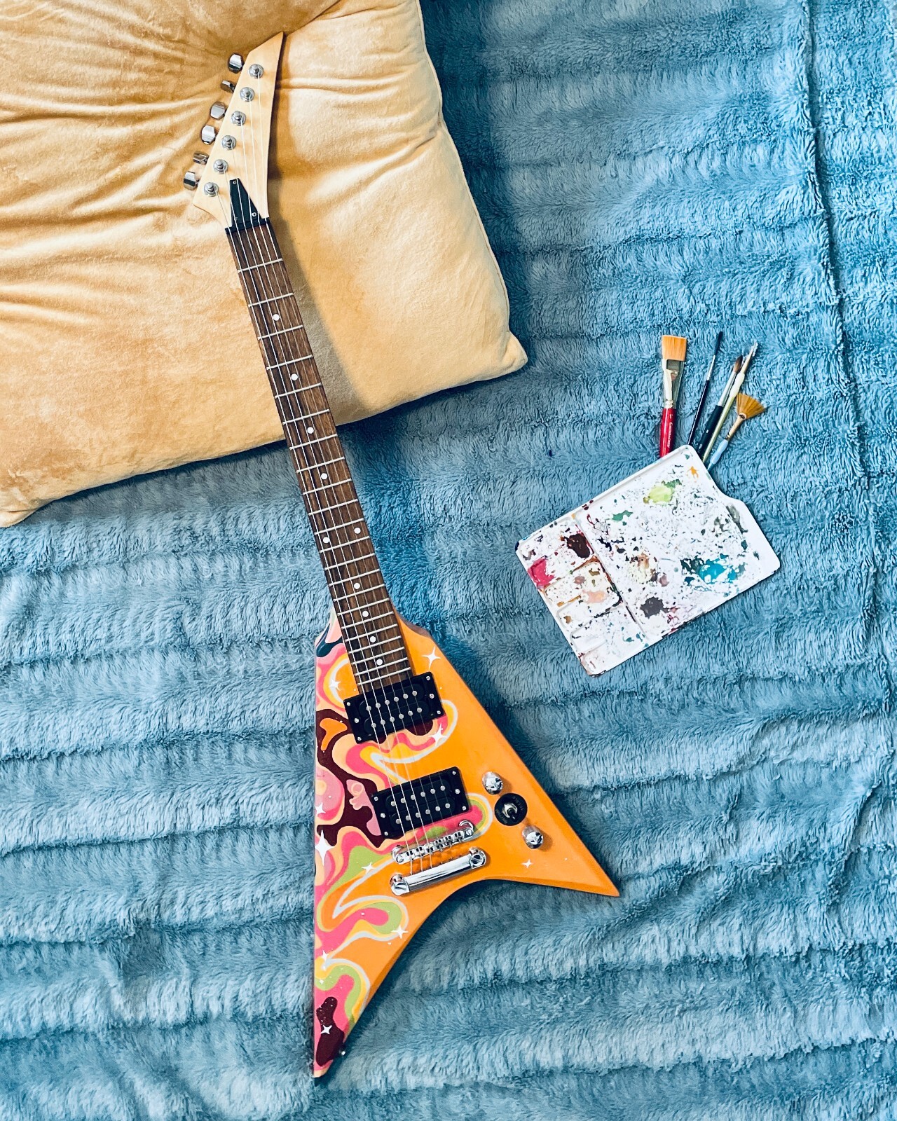 Brand New Custom Hand Painted Flying V Electric Guitar Active Pickups “Groove”