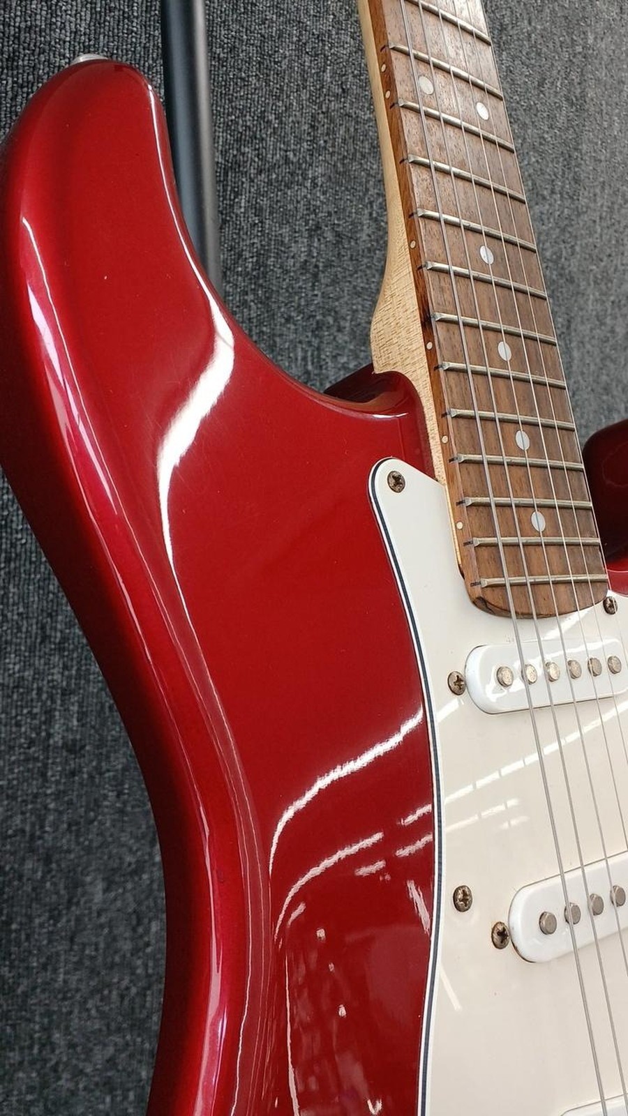 BUSKER’S ST Used Poplar body Maple neck Engineering wood fingerboard Red