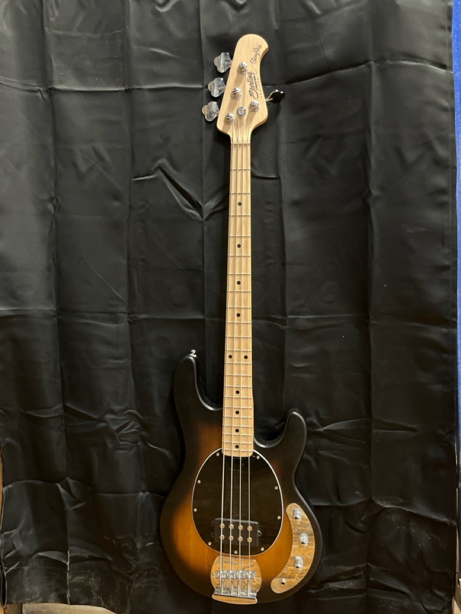STERLING STING RAY BY MUSIC MAN 4 STRING BASE (H83004061)