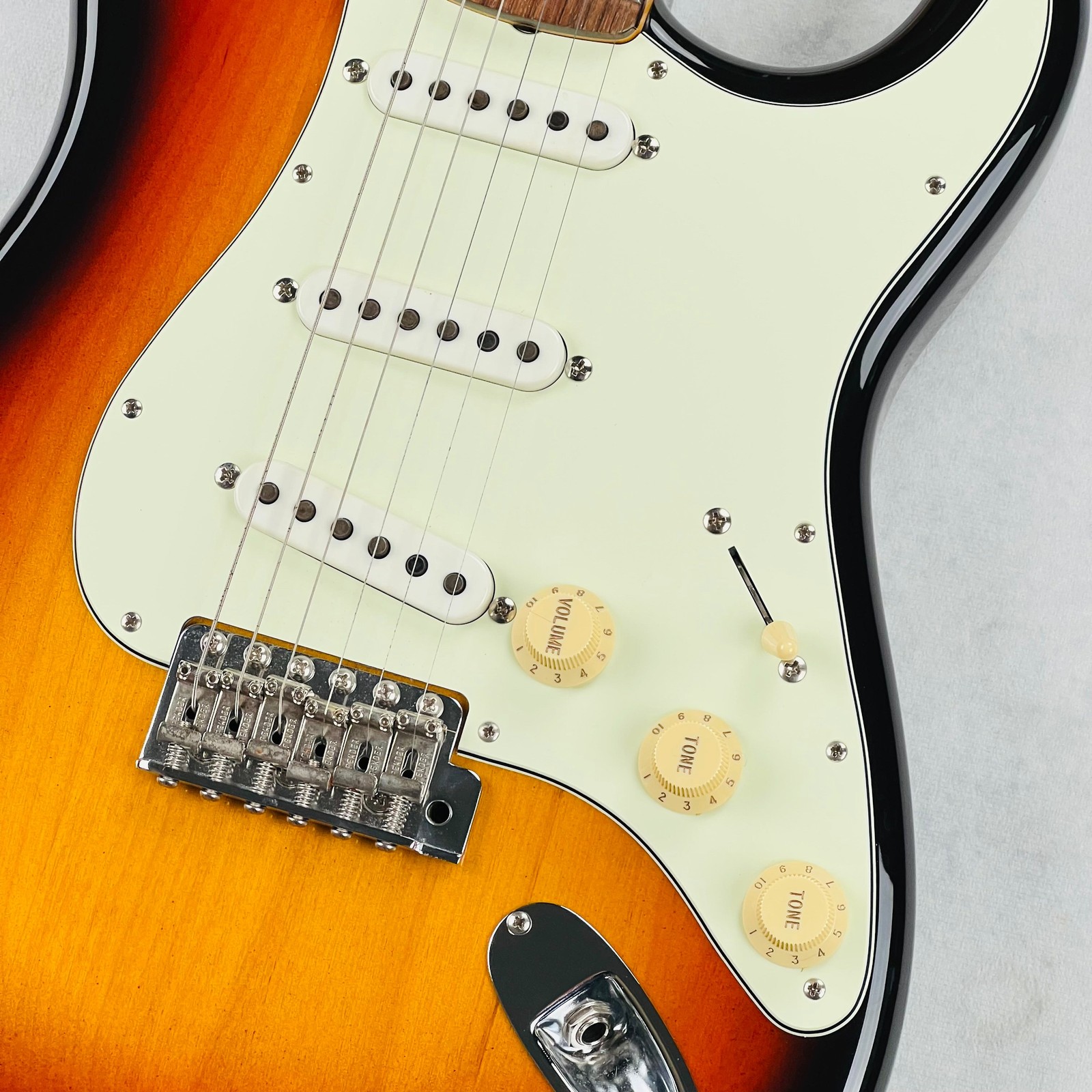 Fender ST-62 Stratocaster Crafted In Japan with HSC 2006 – 3-Tone Sunburst