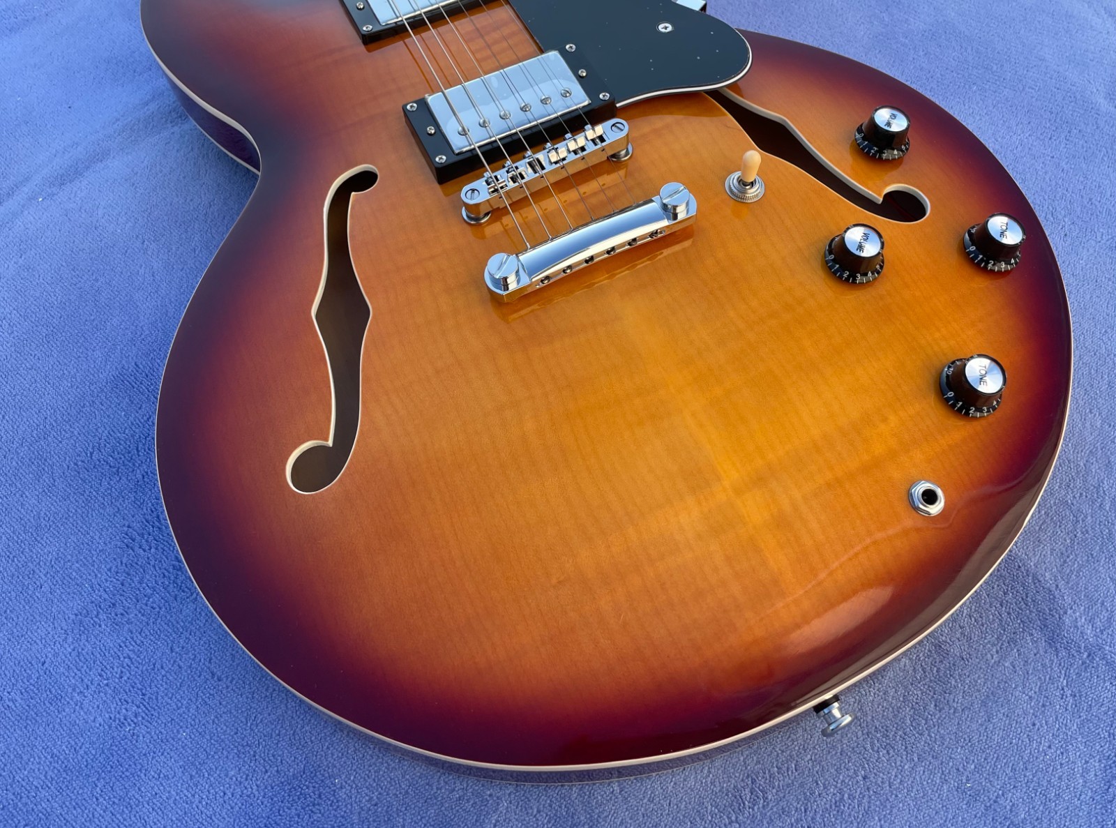 6 Strings Electric Jazz Guitar Bone Nut Glossy Finished Flame Maple Top Guitarra
