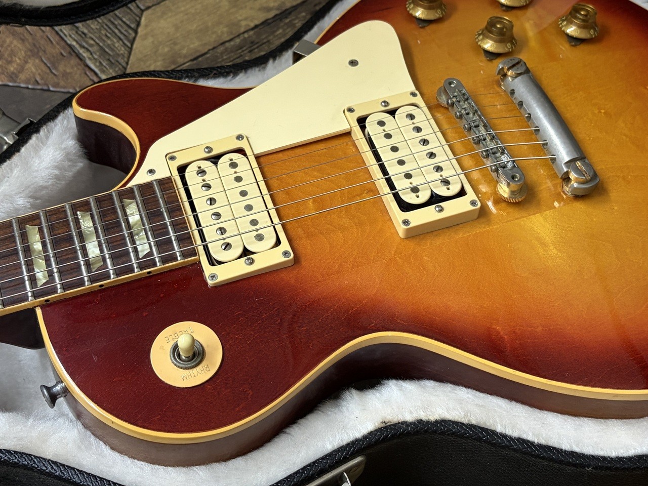 Gibson 1975 Les Paul Deluxe Conversion Cherry Sunburst 4.55kg Electric Guitar