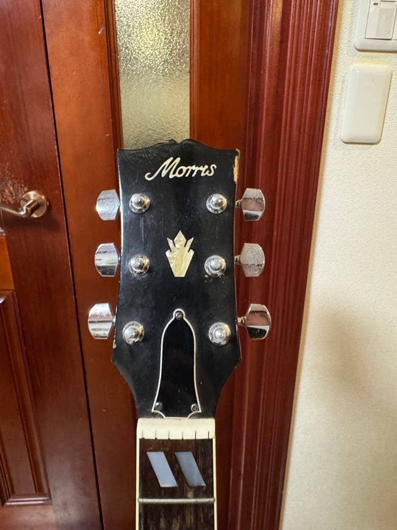 Rare Morris WD-25 acoustic guitar hummingbird type