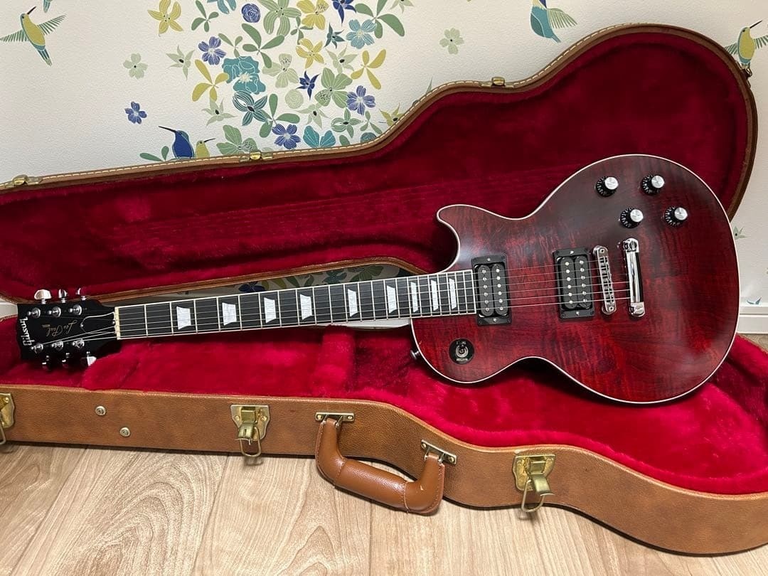 GIBSON Les Paul Signature Player Plus Red Electric Guitar