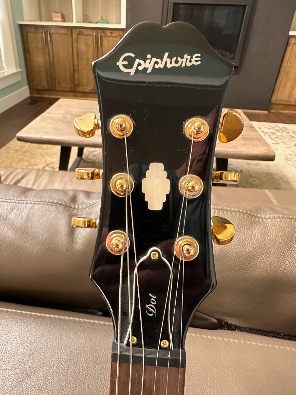 Epiphone Dot Semi‑Hollow (Sunburst, Gold Hardware) + Gator Soft Case