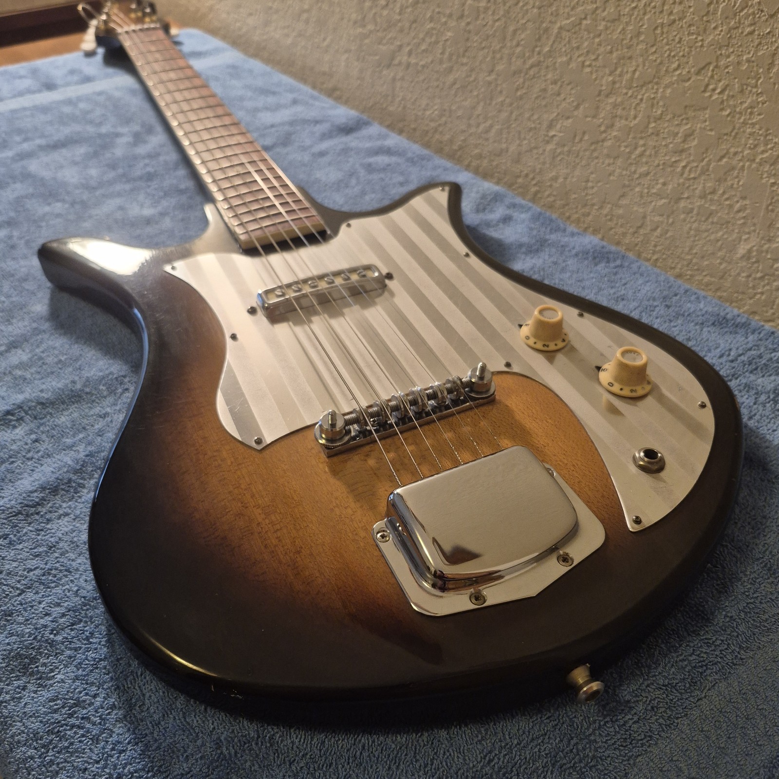 Vintage Teisco Decca Electric Guitar Mid 60’s Made In Japan Tulip Model DMI 201