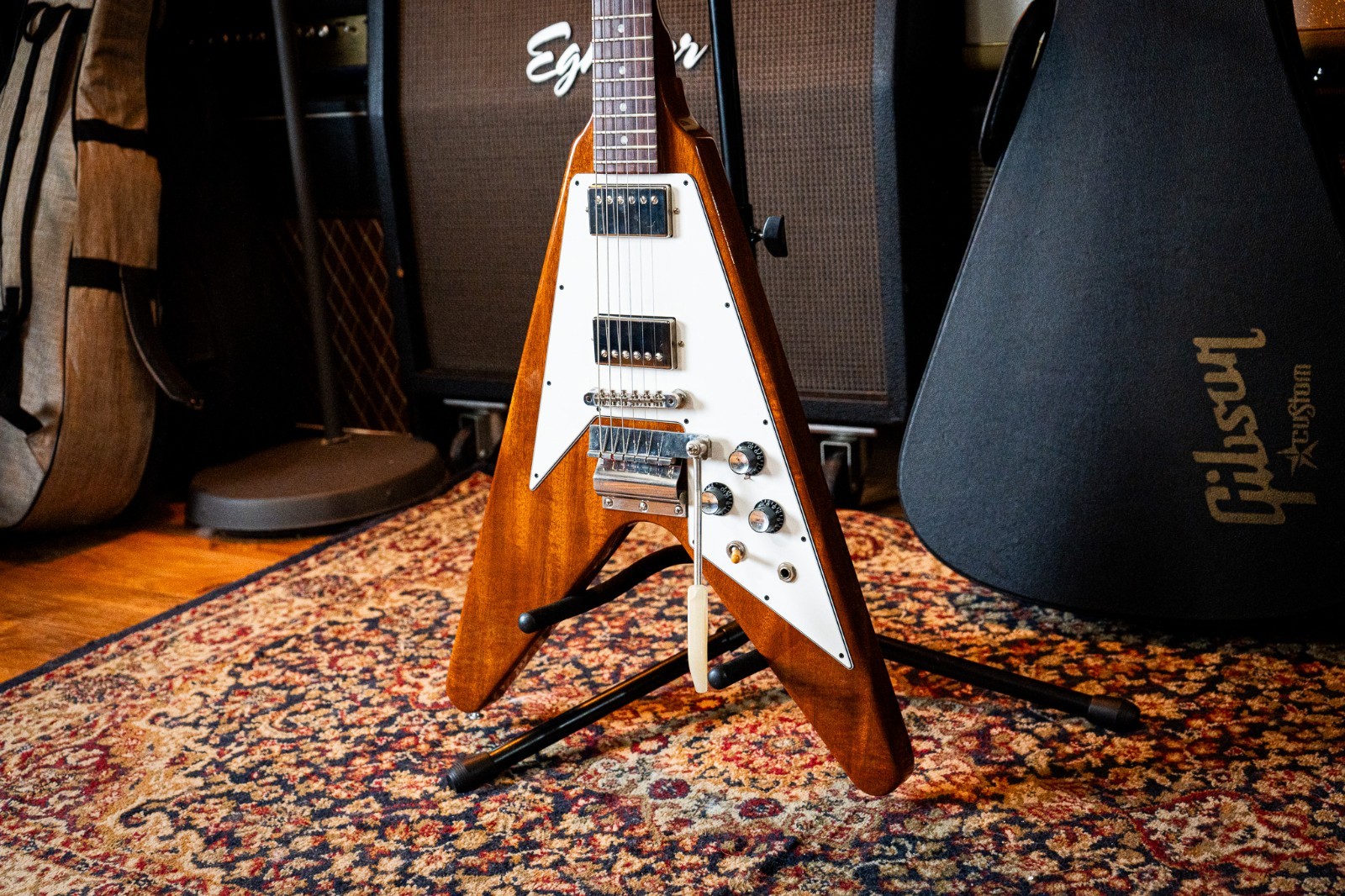 Gibson Custom Shop ’67 Flying V w/ Vibrola 2000 – Natural – MINT – OHSC & Candy