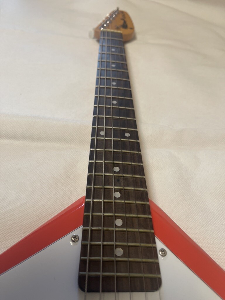 VOX APACHE-2 Phantom Guitar Salmon Red Built-in Speaker Battery Drive