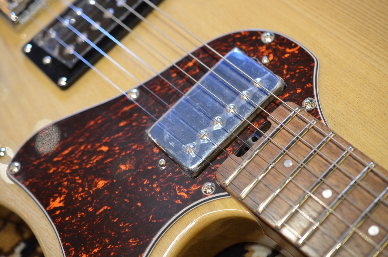 GrassRoots G-THROBBER-DX N Electric Bass Fixed Bridge, Star Cut Neck, Excellent
