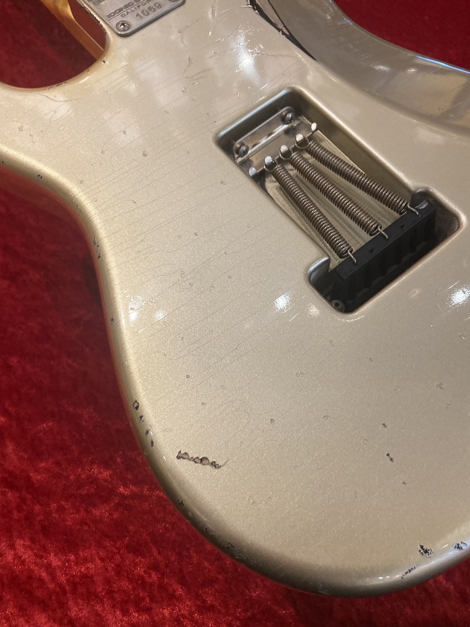 Iconic Guitars John Cruz Solana Shoreline Gold Over Black 3.31kg Electric Guitar