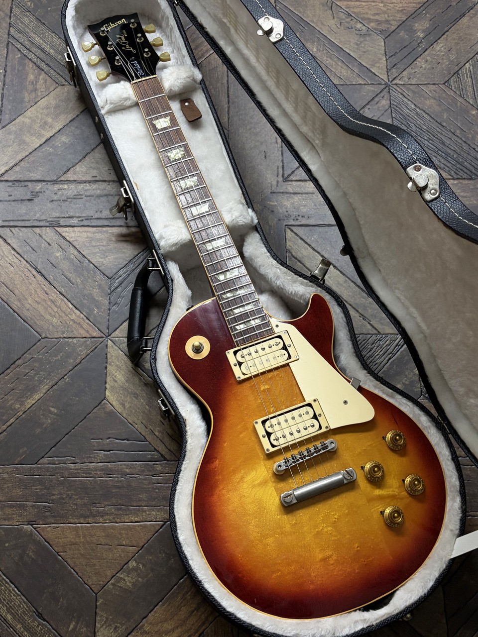 Gibson 1975 Les Paul Deluxe Conversion Cherry Sunburst 4.55kg Electric Guitar