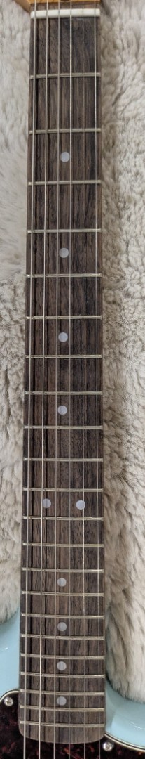 Fender Squier Classic Vibe Series ’60s Mustang, Laurel Fingerboard, Sonic Blue
