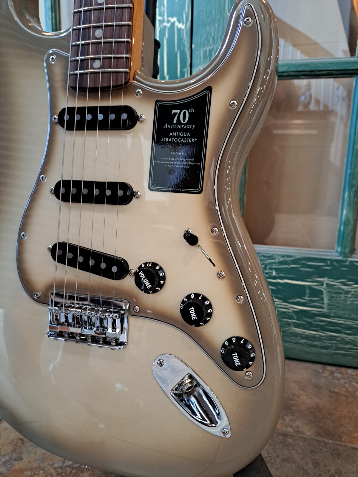 2024 Fender 70th Anniversary Vintera II Antigua Stratocaster w/ Fender Case