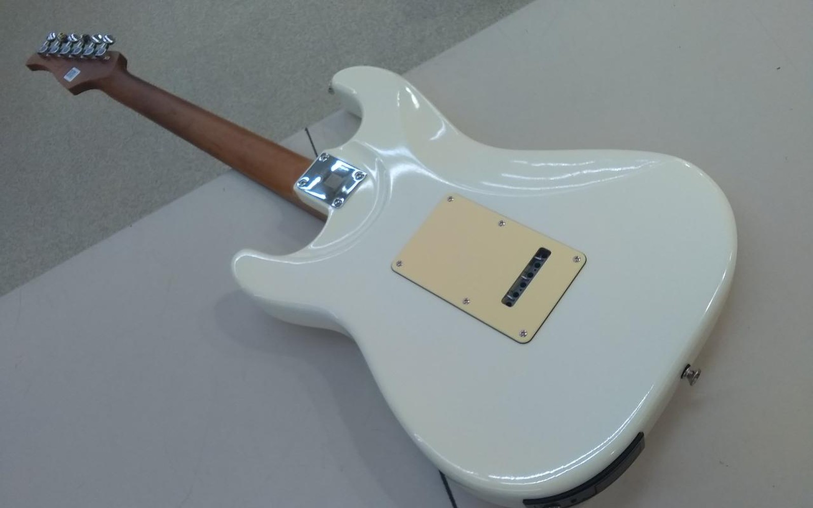 GTRS S800 Used Basswood body Maple neck Rosewood fingerboard White