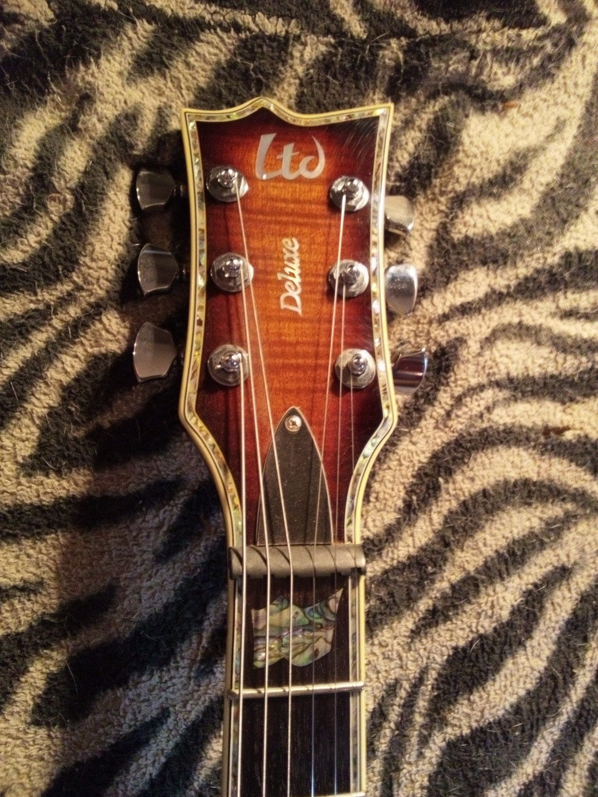 ESP LTD EC-1000 Deluxe Amber Highly Flamed, Seymour Duncans, Hard Case 2005